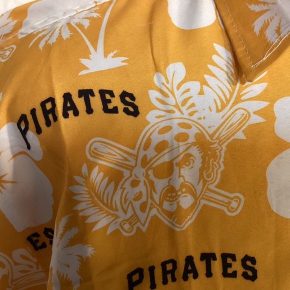 MLB Pittsburgh Pirates Baseball Hawaiian Button Up Shirt Men’s size XL - Picture 3 of 14